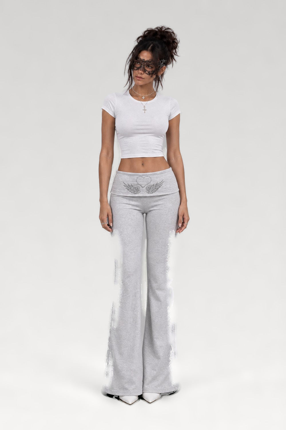 Pantalon évasé à taille pliée brodée