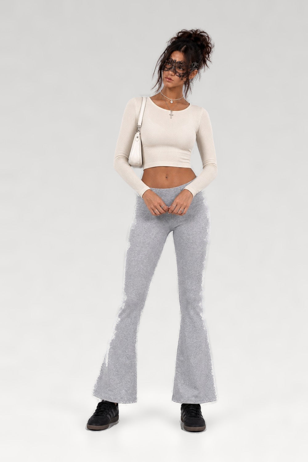 Pantalon évasé noir ou gris