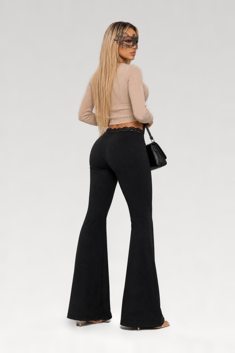 Pantalon évasé en dentelle