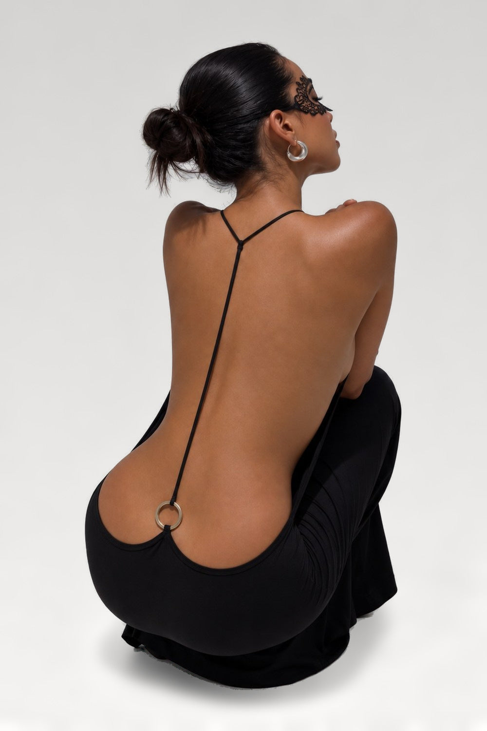 Robe longue moulante dos nu anneau doré