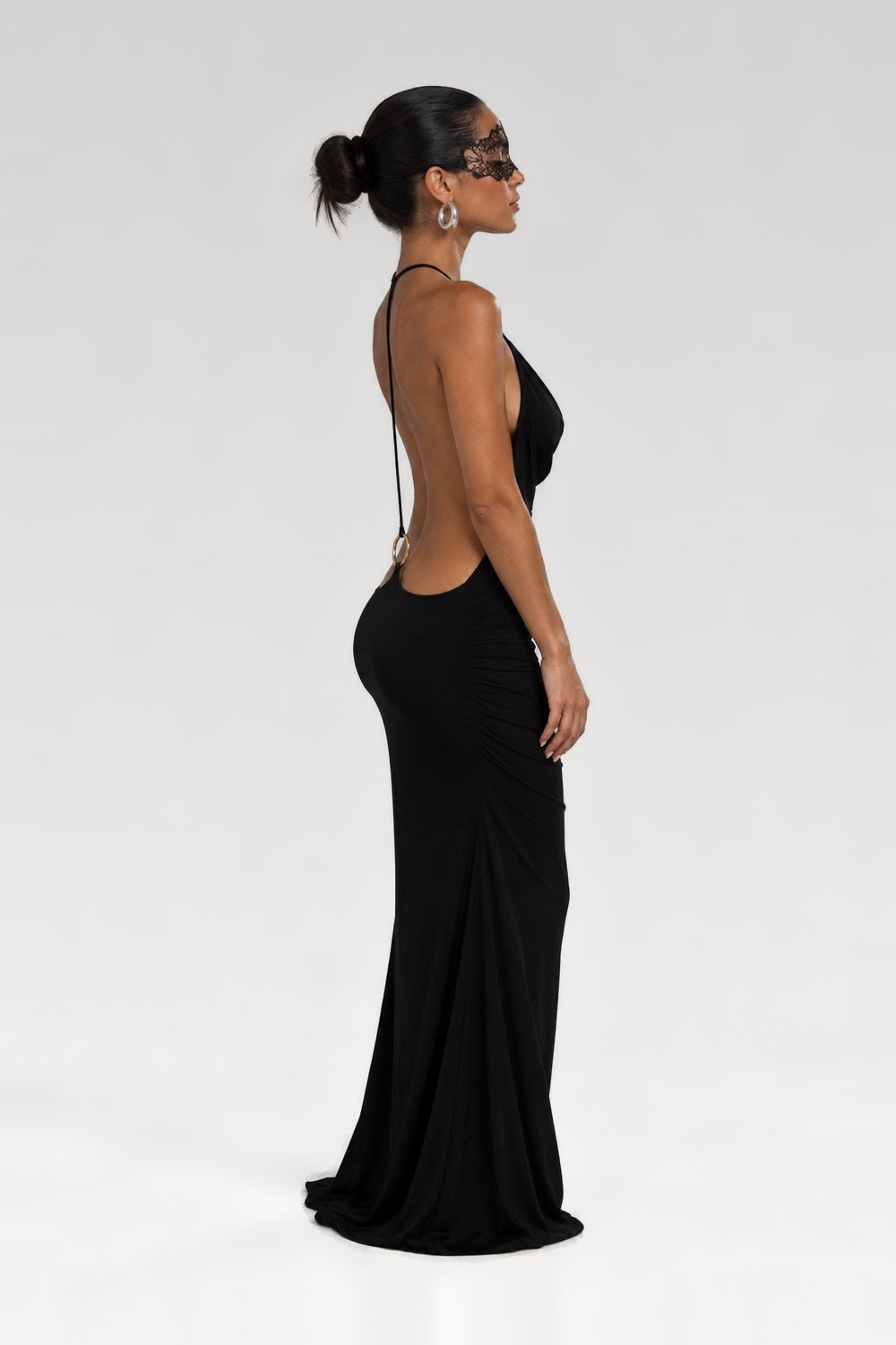 Robe longue moulante dos nu anneau doré