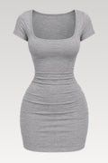 Robe courte col carré