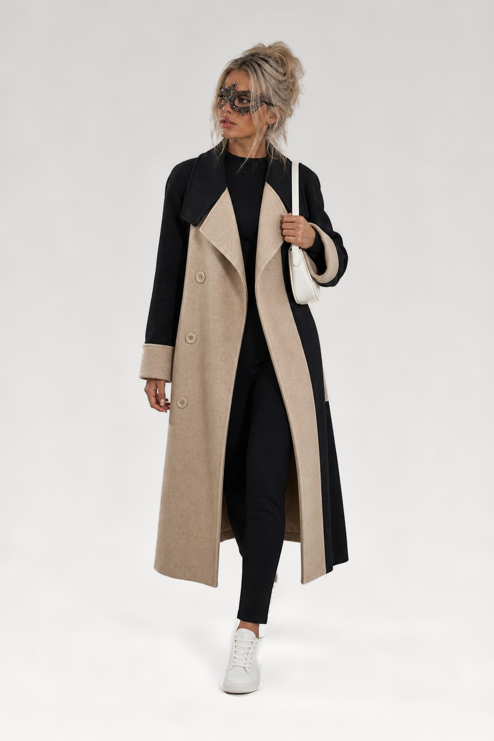 Manteau long à motifs ceinturé
