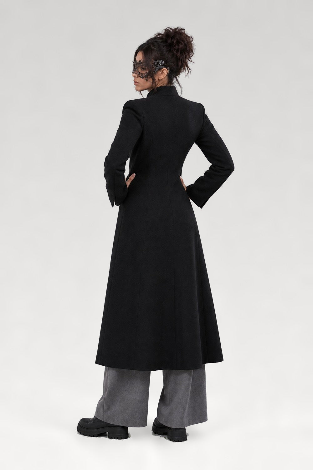 Manteau long col V ajusté