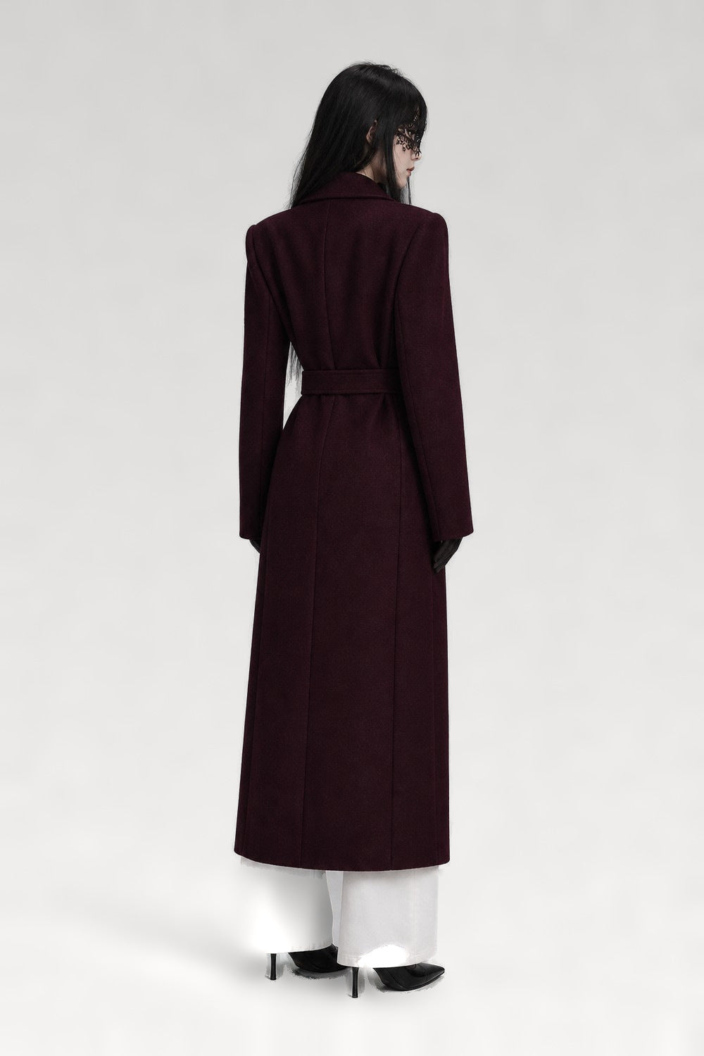 Manteau long à épaulettes et ceinture