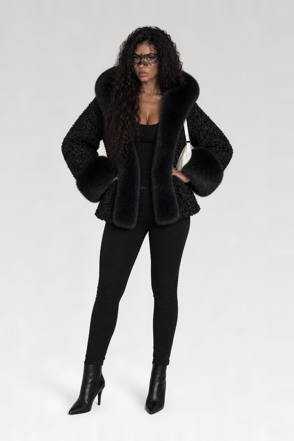 Manteau fausse fourrure à capuche