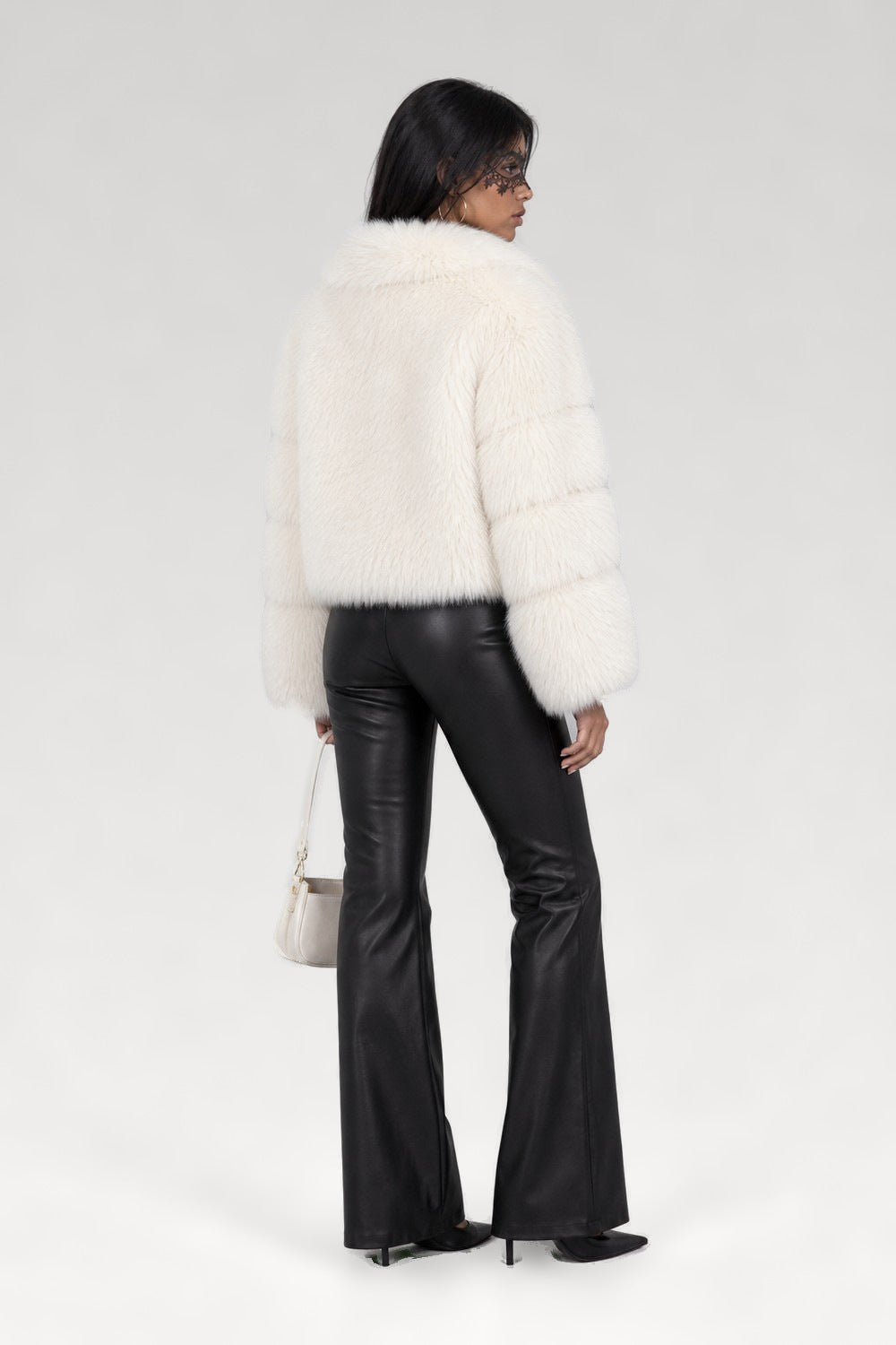 Manteau court fausse fourrure blanc